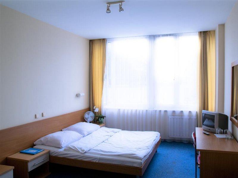 Dom Turystyczny Indigo Hostel Krasków Exterior foto