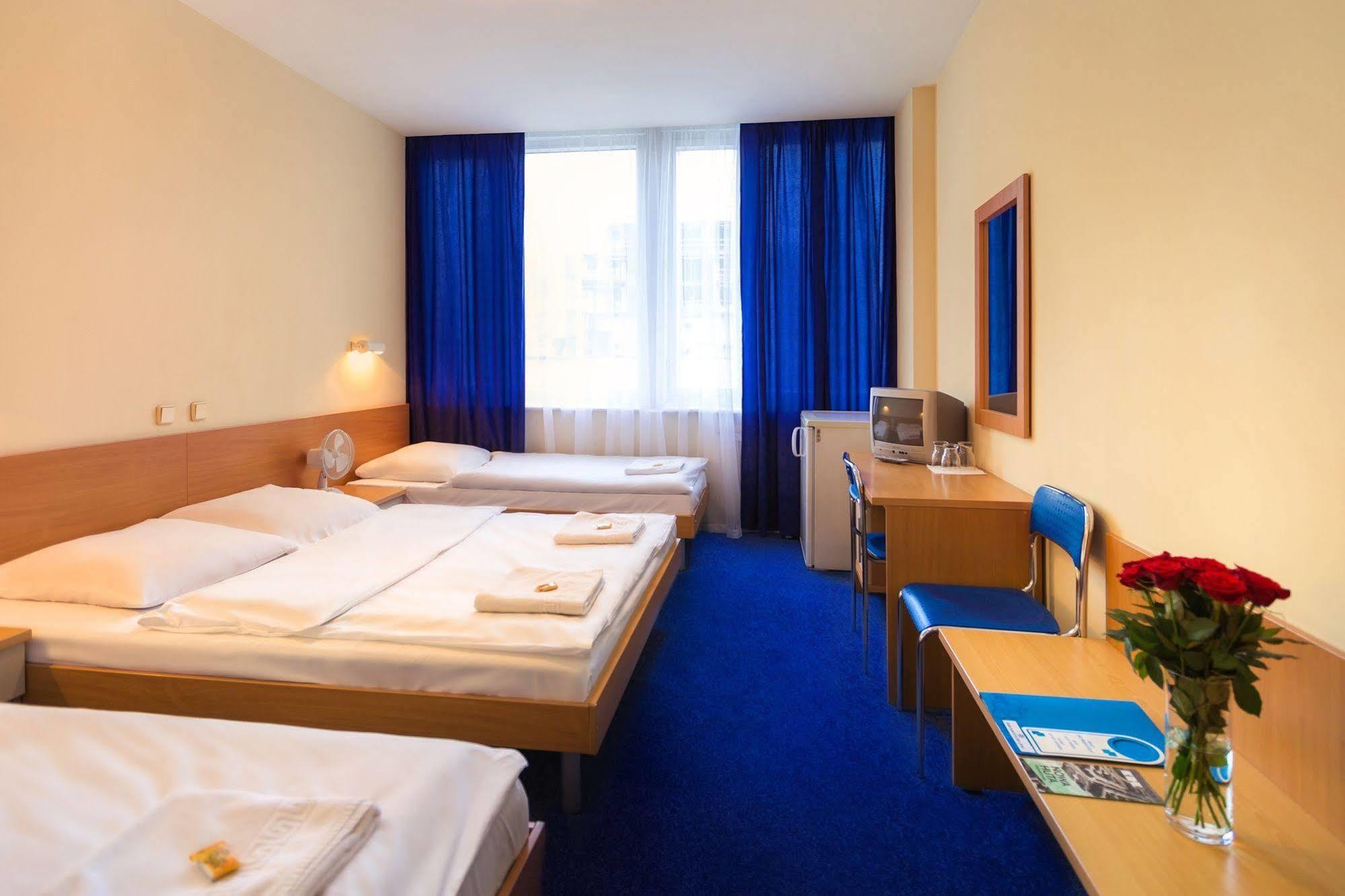 Dom Turystyczny Indigo Hostel Krasków Exterior foto