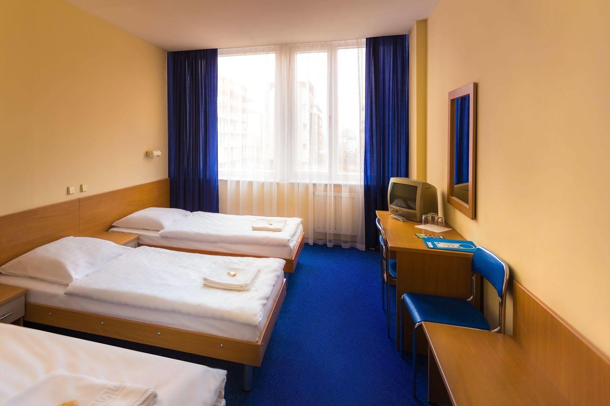 Dom Turystyczny Indigo Hostel Krasków Exterior foto